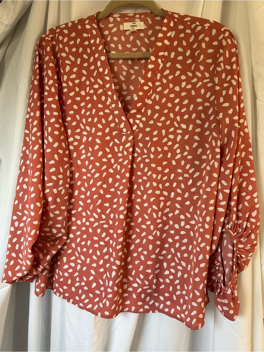 Entro Rust Abstract Dot V-Neck Blouse with Flowy Sleeves. Size Medium